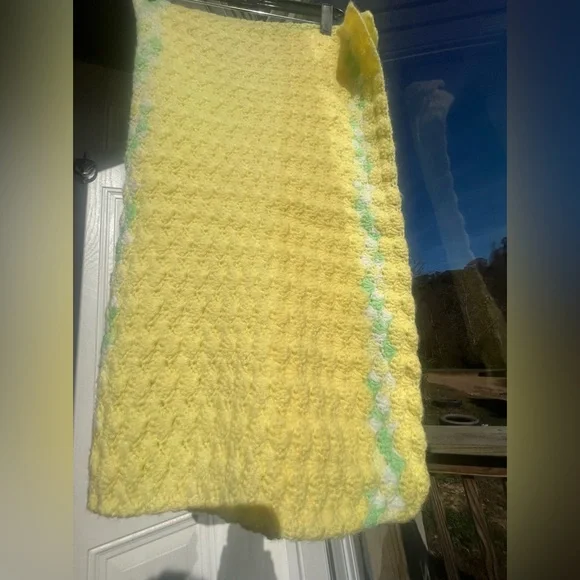 Vintage 70s Handmade crochet baby blanket knit pastel yellow green white 23x30 - Picture 5 of 9